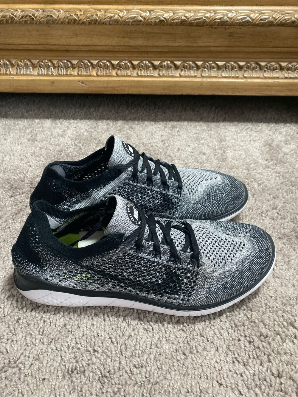 Nike Flyknit Running trainers sneakers Shoes Black Gray White SZ 10.5